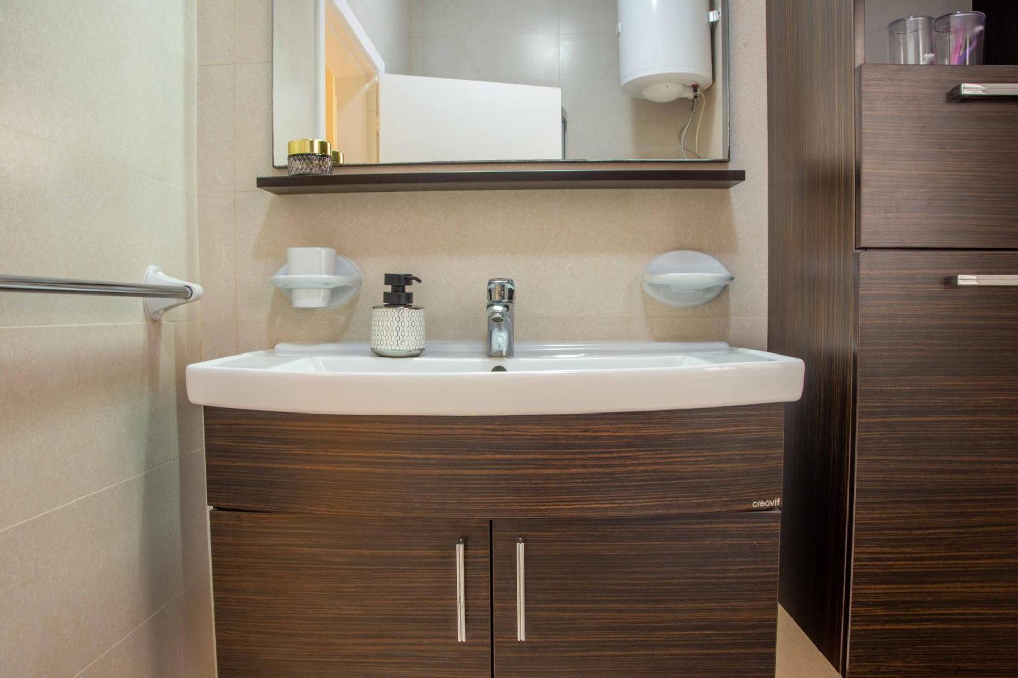 Spacious, Modern 3 Bedroom Apartment - 세인트폴스베이 외부 사진
